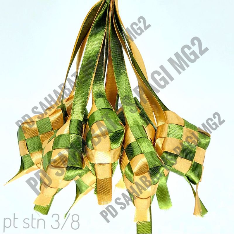 

ketupat lebaran pita 3/8 satin hijau tua kuning gold (1 ikat 10 pcs)