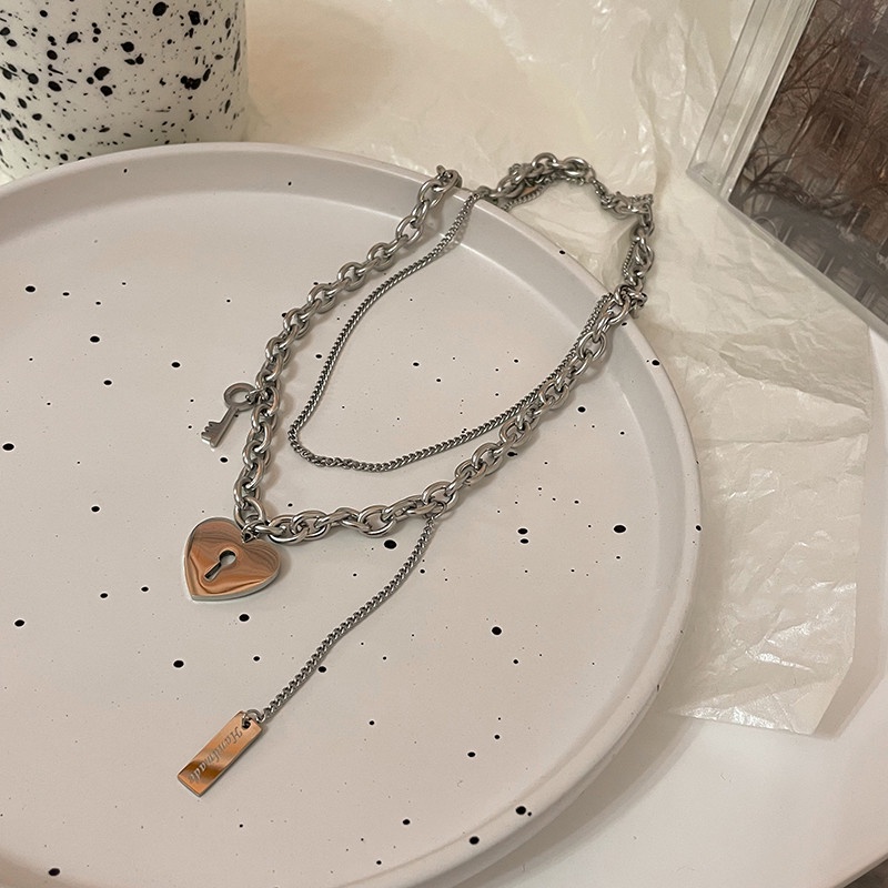 Kalung Rantai Tulang Selangka Desain Kunci Hati Ganda Gaya Korea Hip-hop Untuk Wanita