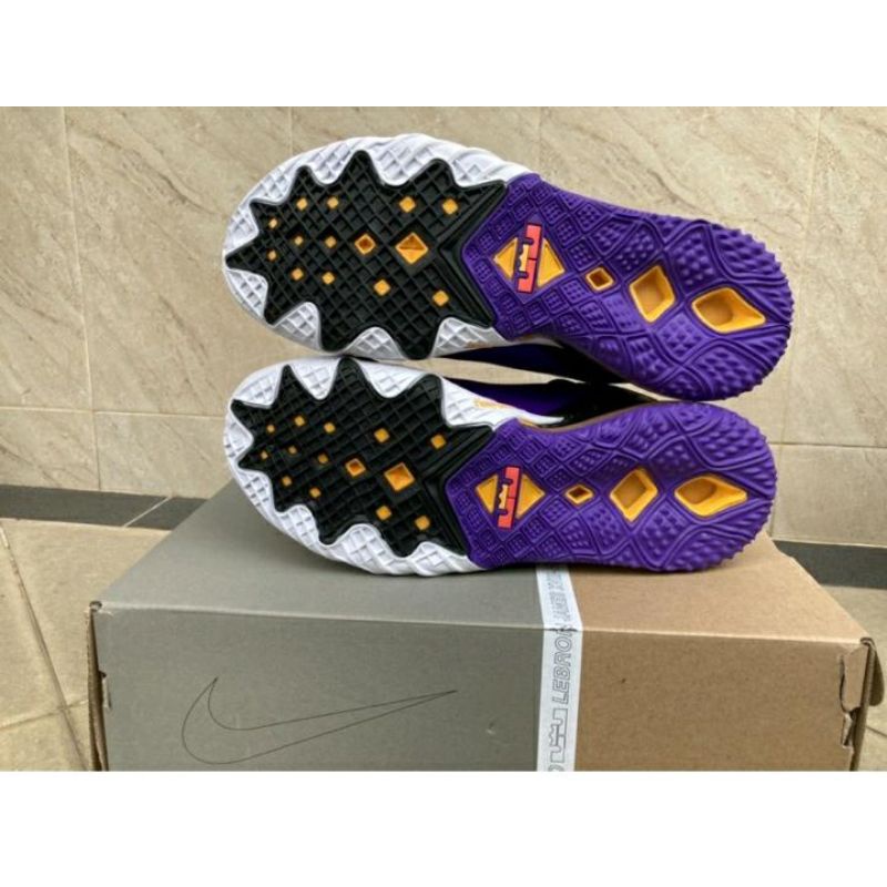 nike lebron james 18 low original
