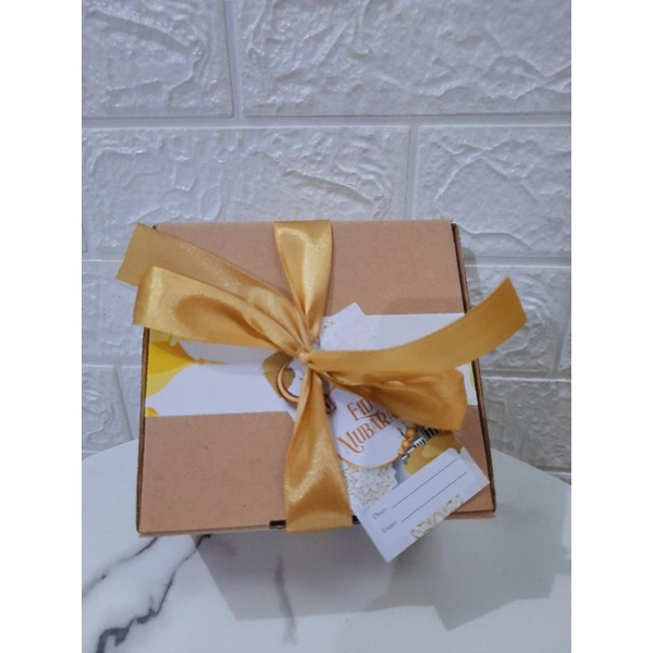 

Hampers Lebaran isi 6 Toples kecil 200 ml