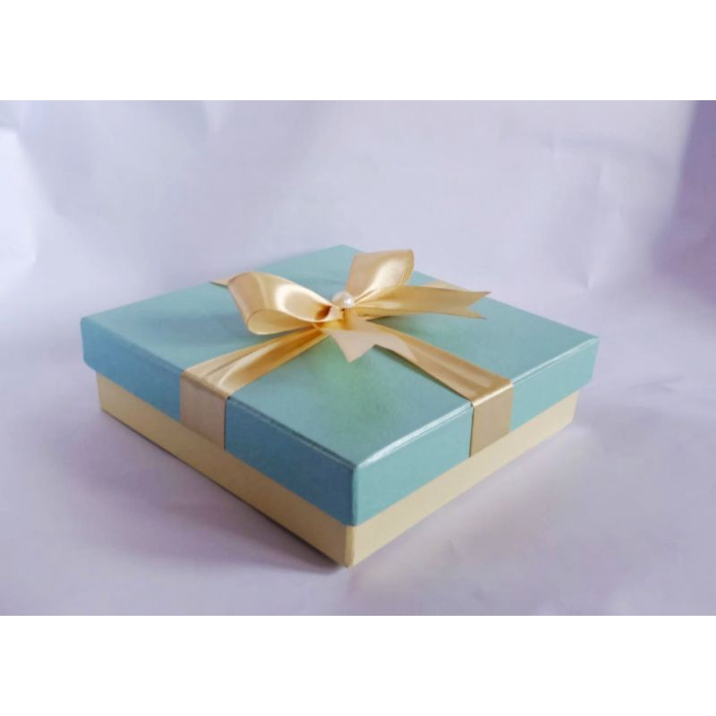 

giftbox / kotak kado / box kerudung / hampers 15x15x4
