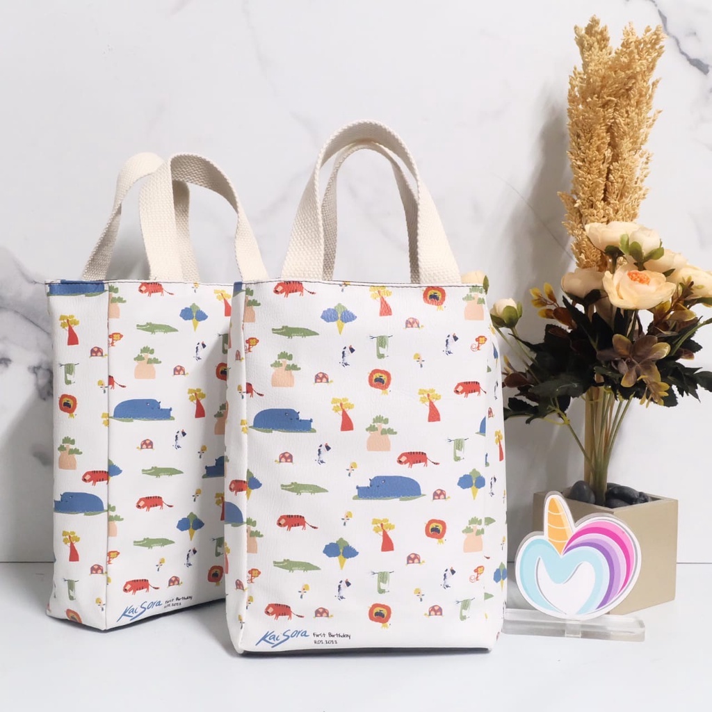 

BETSY BAG (0106)/ TAS ULTAH / SOUVENIR PROMOSI / POUCH SKINCARE / AQIQAH / TASYAKURAN / MANYUE
