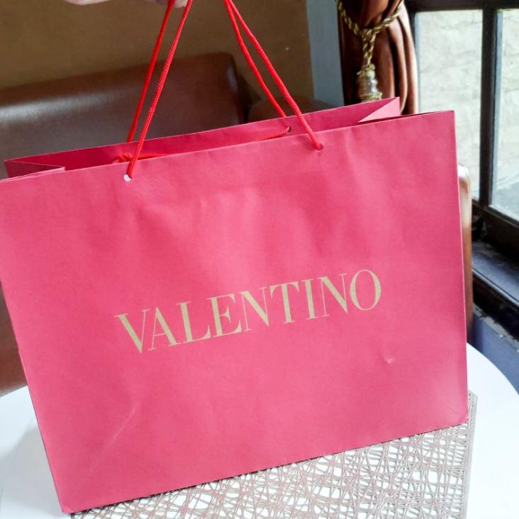

Sale WWMEO Paperbag Valentino size Medium dan Large Kotak Sepatu Paper Bag Shopping Bag Branded Duni