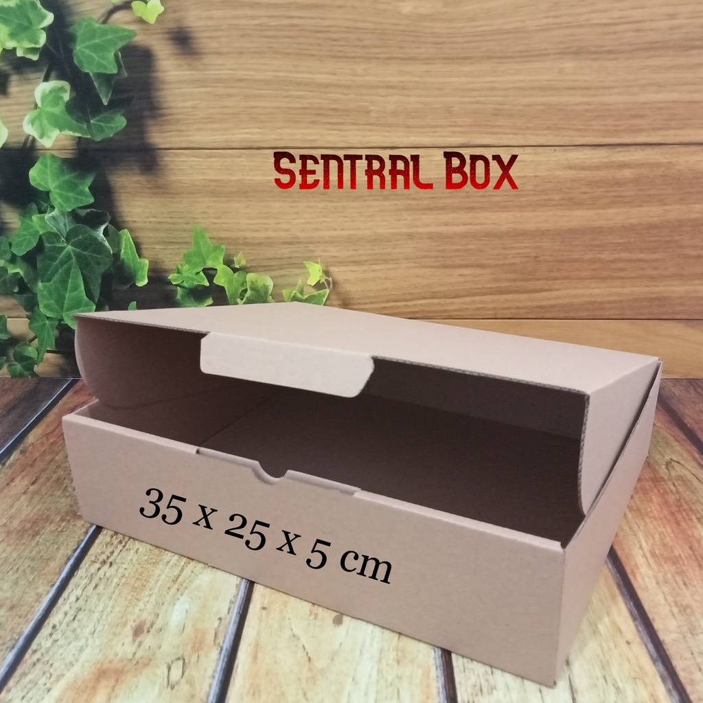 

(Min.order 5 pcs) Kardus 35 x 25 x 5 cm......Die cut ( pembelian di atas 10 pcs harganya lebih murah)