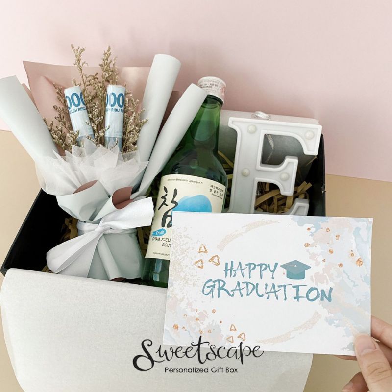 

Gift Box Package 229-Paket Hampers 229 - Graduation Gift Box