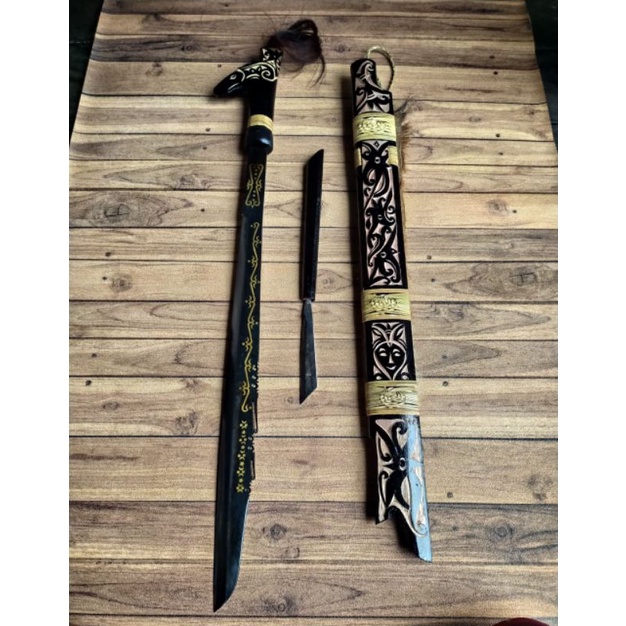 Mandau Ukir + anak mandau