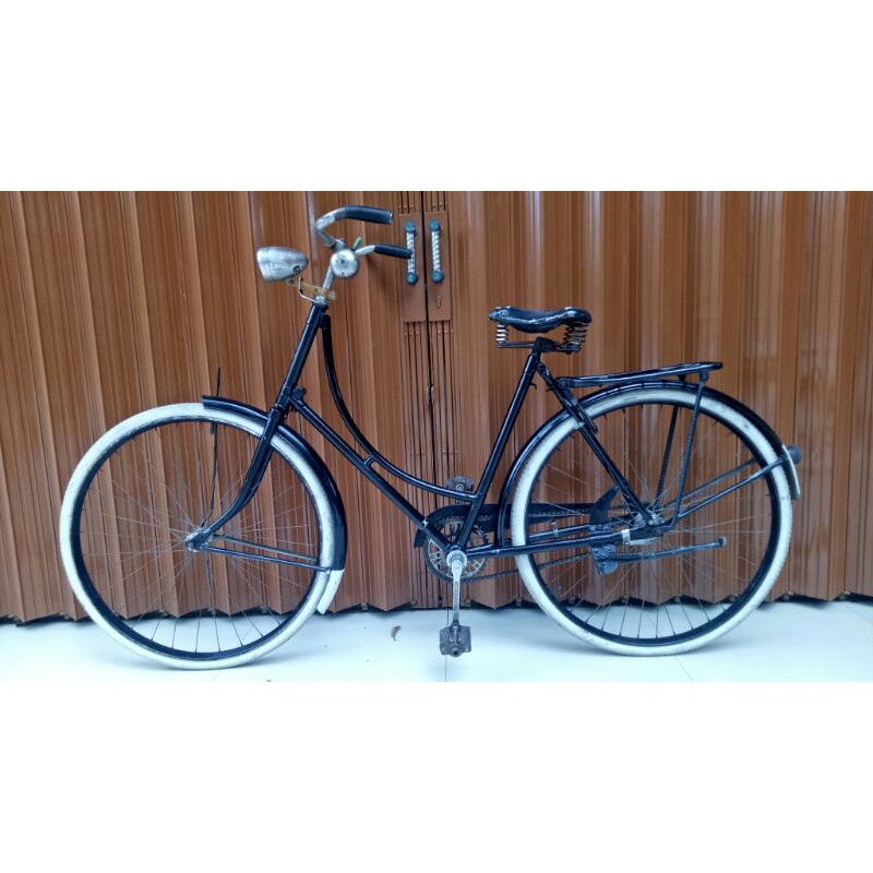 sepeda ontel tua klasik antik