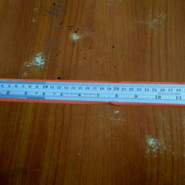 

Penggaris besi 30 cm