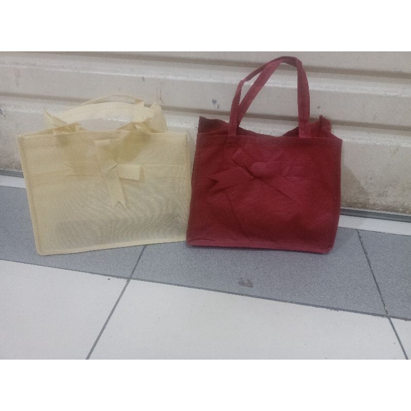 

tas kain spunbond bahan tebal buat bronis 25 isi 12 pcs