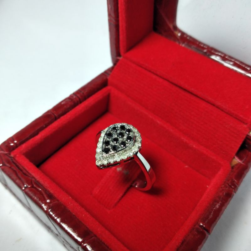 cincin wanita berlian hitam dan puntih free memo