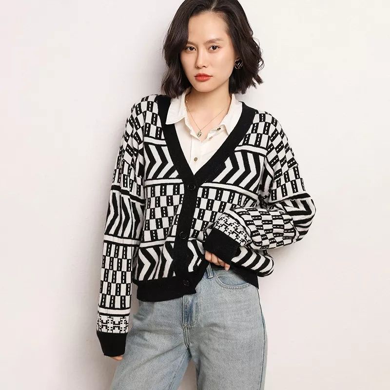 Spica Monochrome Knit Cardigan premium