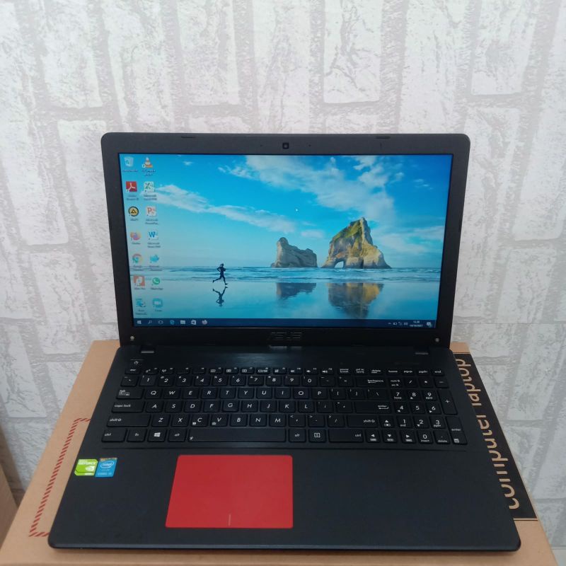 Laptop Asus A550L Core i5-4210U Doblevga Nvdia Geforce 820M 2GB Ram 4GB HDD 500GB Layar 15 inch Gaming puas Full aplikasi