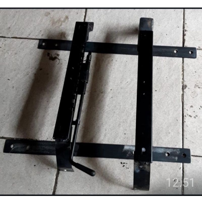 breket jok mobil yaris