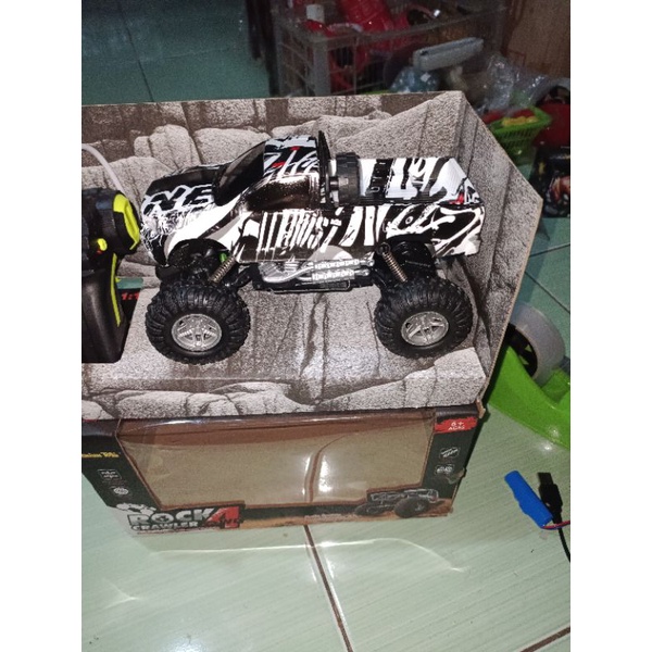 MAINAN MOBIL REMOT CONTROL ROCK CRAWLER 4WD
