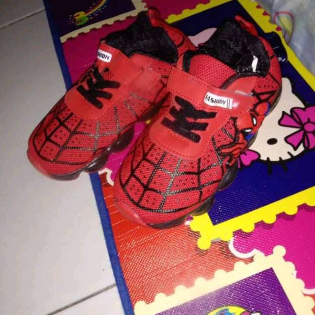Sepatu led spiderman