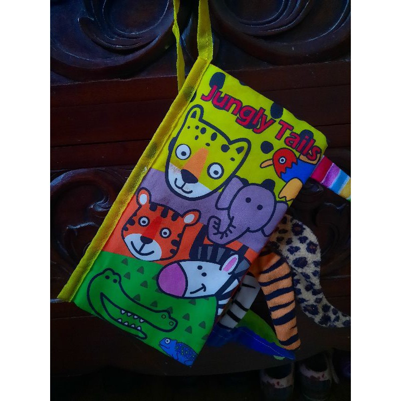 NEW Buku Kain Versi Animal dengan buntut (3D) / Buku kain bayi / buku bayi belajar nama hewan