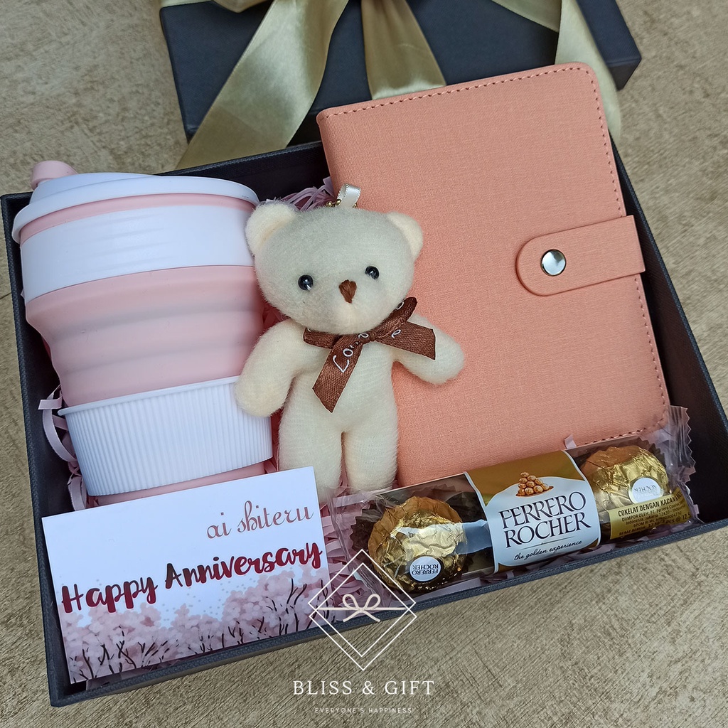 

Blissbox Pink Novela (Hampers/Gift Box /Kado UlTah/Kado Wisuda/Kado Anniversary/Souvenir)