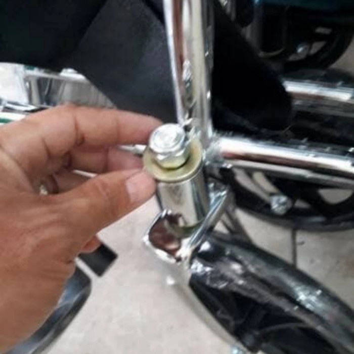 Laher bering kursi roda seperpat kursi roda