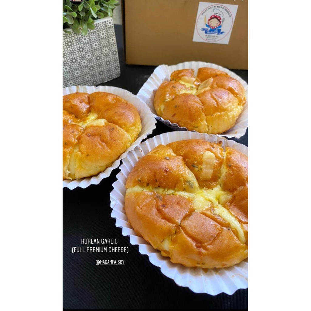 

KOREAN GARLIC CHEESE BREAD