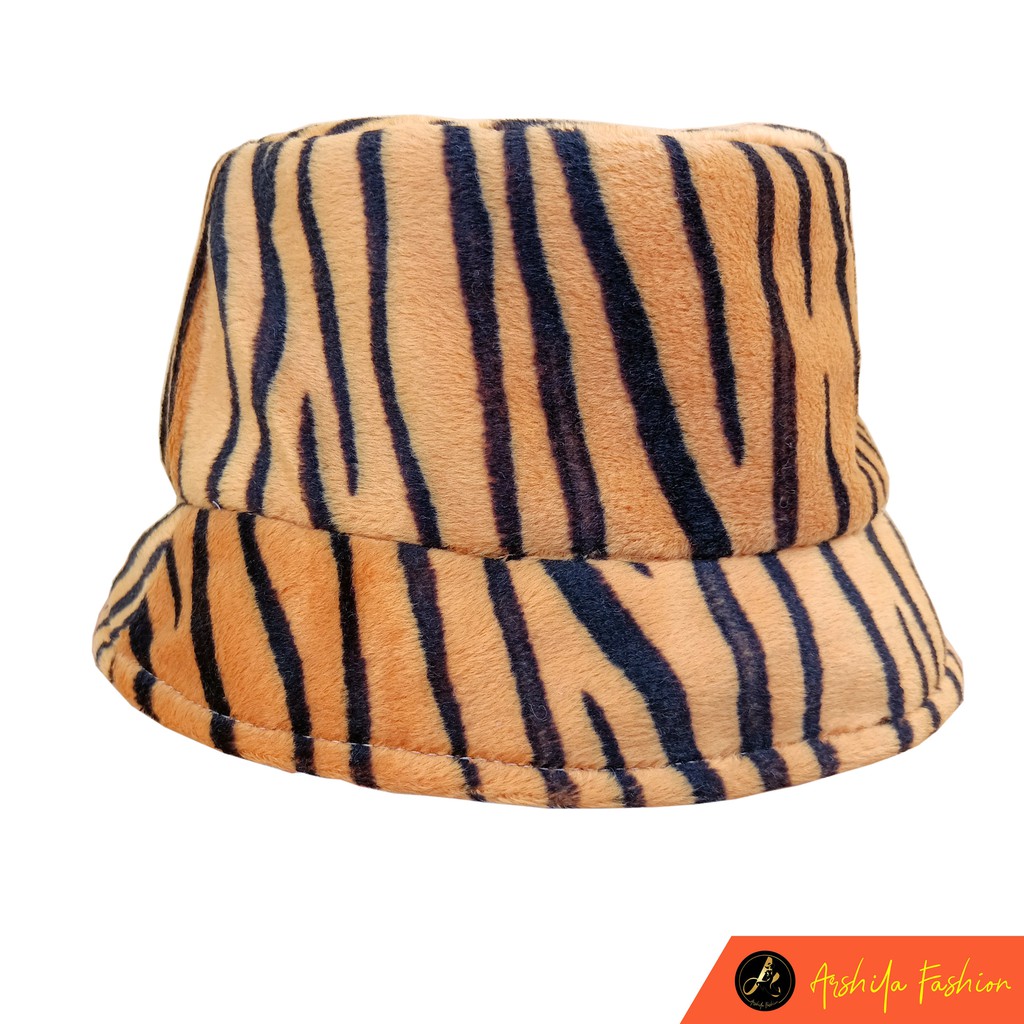 Topi Bucket Wanita Bahan Bulu Motif Lembut Hangat Warna Pelangi Untuk Musim Dingin