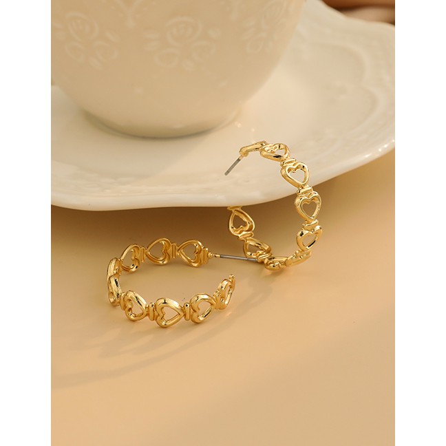 LRC Anting Tusuk Fashion Gold Color Alloy Hollow Heart P44260