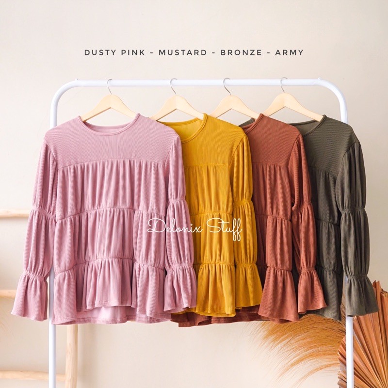 Silia pleats top