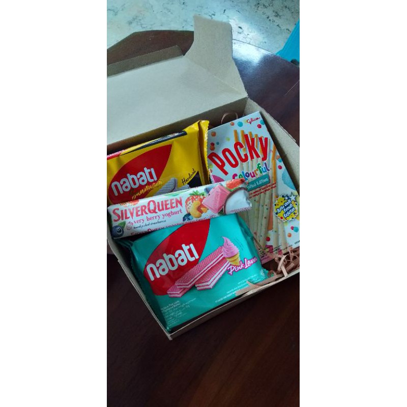 

Gift Box / Snack Box / Hampers Snack / Hadiah Tulungagung