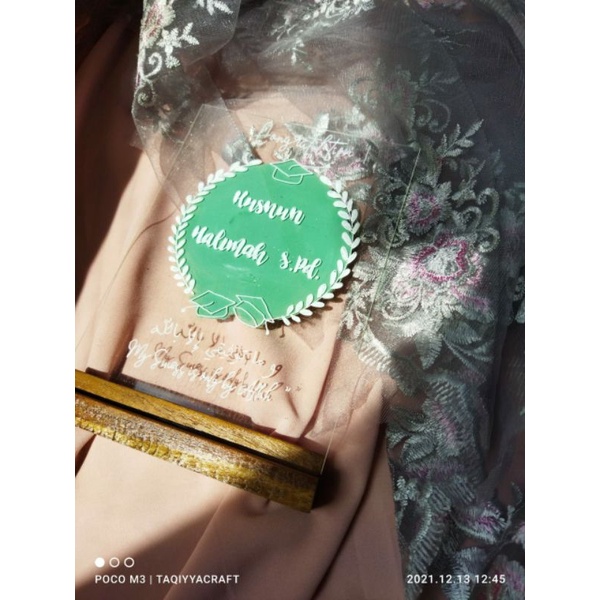 

Kado estetik akrilik