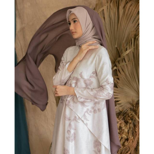 Maumere Dress Wearing Klamby