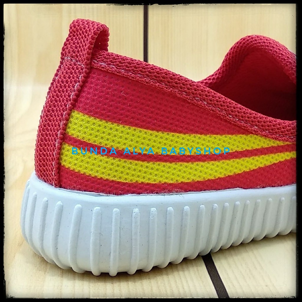 Sepatu Anak Perempuan Usia 1 2 3 4 5 6 Tahun Size 22 - 35 Garis MERAH - Sepatu Anak Cowok Cewek Alas Karet Anti Licin