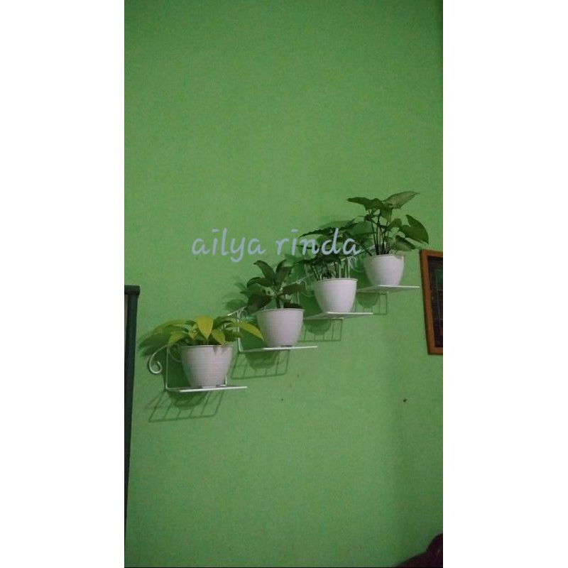 RAK BUNGA BESI TEMPEL  TANGGA