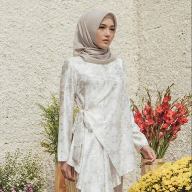 Poppy blouse wearing klamby