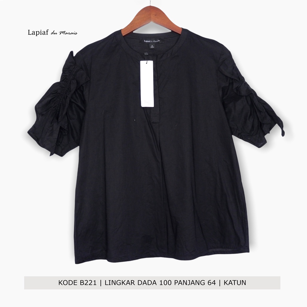 B221 Blouse Hitam Polos lengan ruffle Lapiaf du Marais