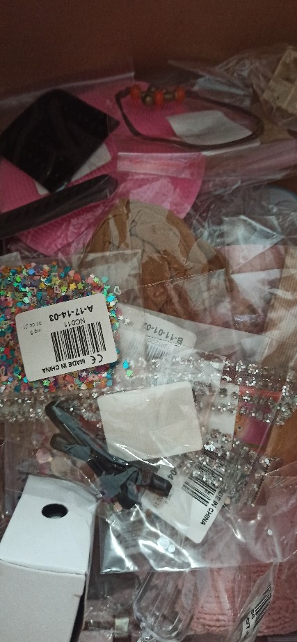 1pc Kotak Organizer Perhiasan / Anting / Pil Mini Portable Bentuk Permen Transparan Untuk Travel