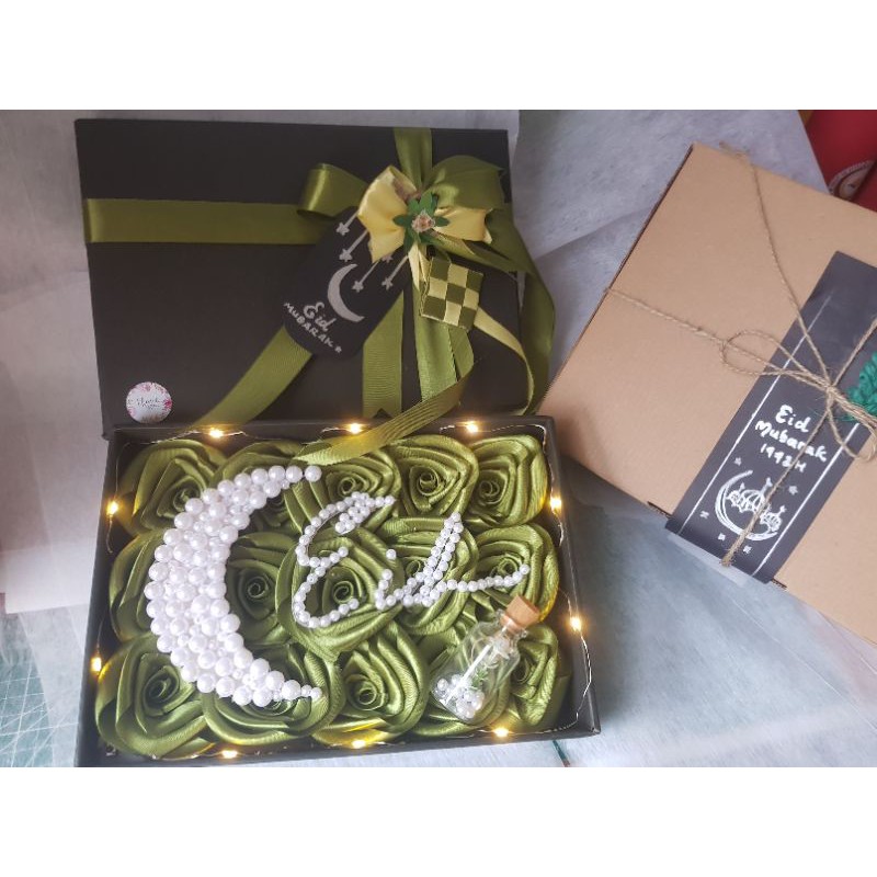 

Only Flower Box Huruf Spesial Lebaran Hampers unik