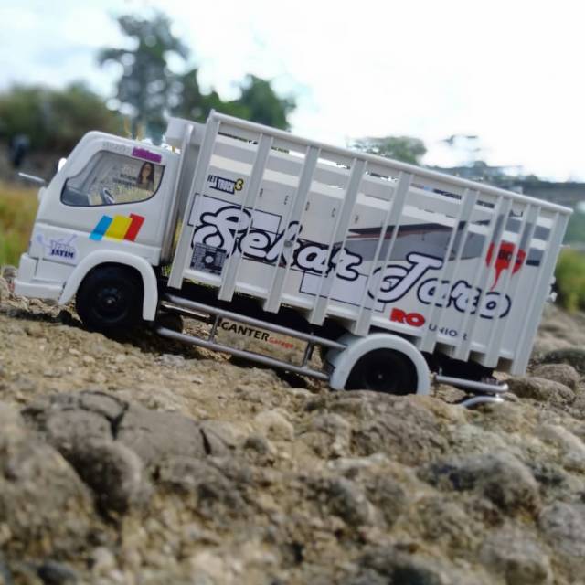  MINIATUR  TRUK  OLENG  BAHAN PVC  BESI STENLIS Shopee 