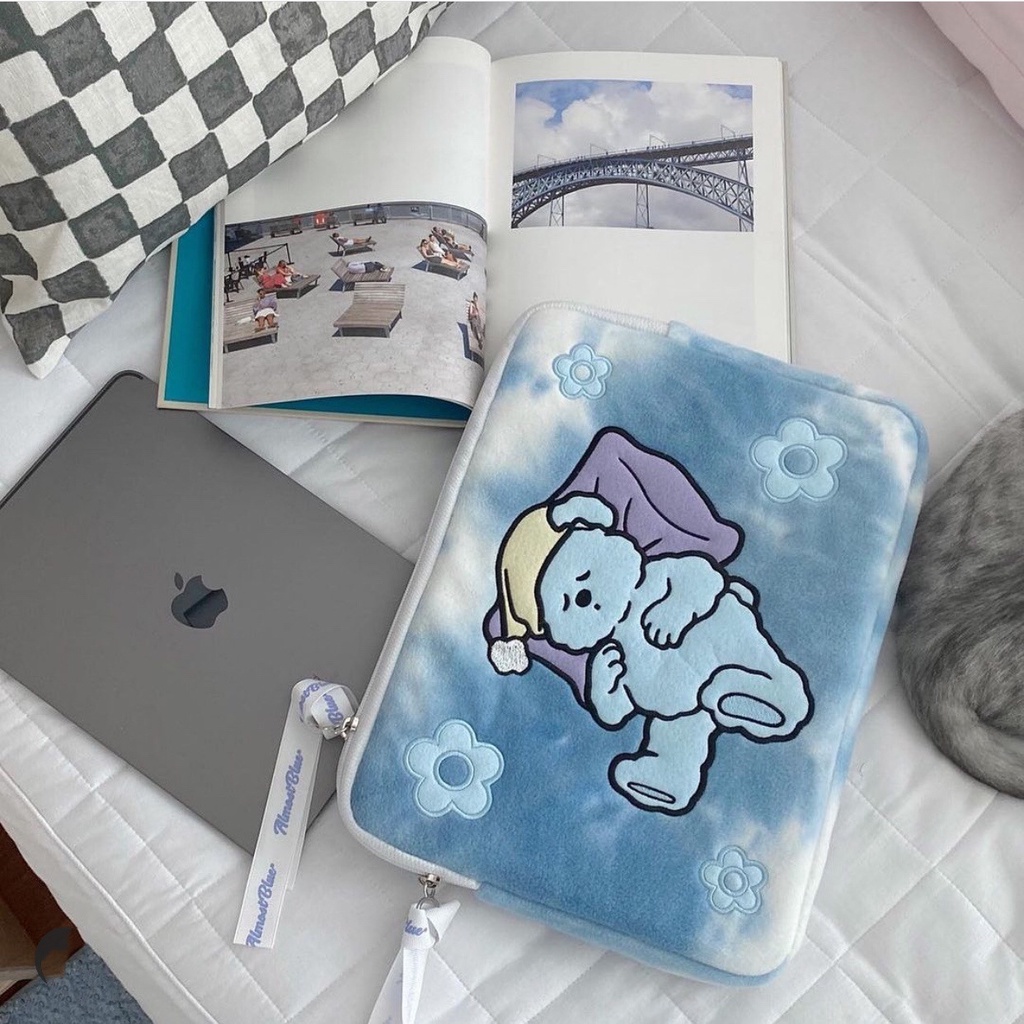 Sleeve Pouch Sarung Tas Bag Case Ipad Tab Tablet Macbook Air Pro Laptop Asus Acer Lenovo HP Huawei 11 12 13 14 15 inch Motif Gambar Beruang Bear Sleeping Warna Biru Putih Lucu Cute Murah Korean Model