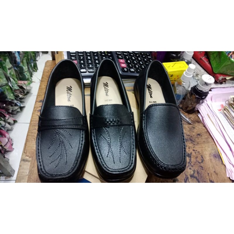 MILTON MM Sepatu Pantopel Kerja Wanita (hitam &amp; putih ) Sepatu Formal Milton Sepatu Perawat Putih Kode MM