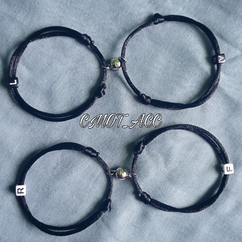 GELANG COUPLE INISIAL MAGNET