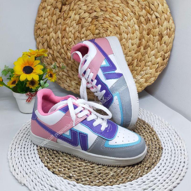 Sneakers Wanita Elvira BONUS KAOS KAKI CR02 HPD506