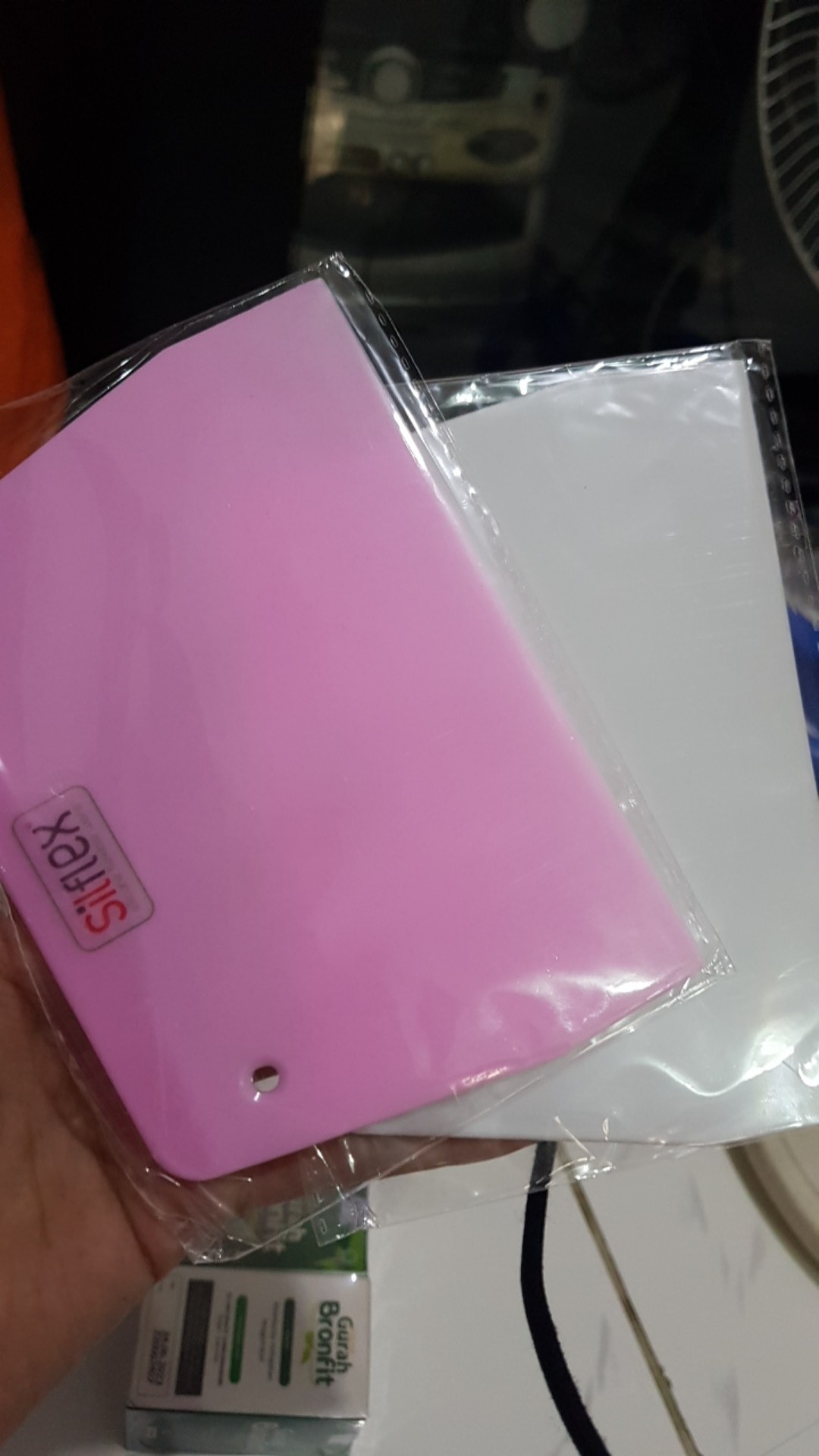 Scrapper Trapezium Perata Adonan Kue