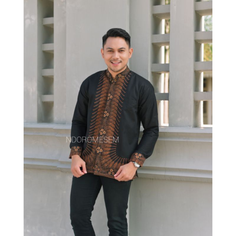 koko kemeja batik hitam lengan panjang by ndoromesem bahan katun halus