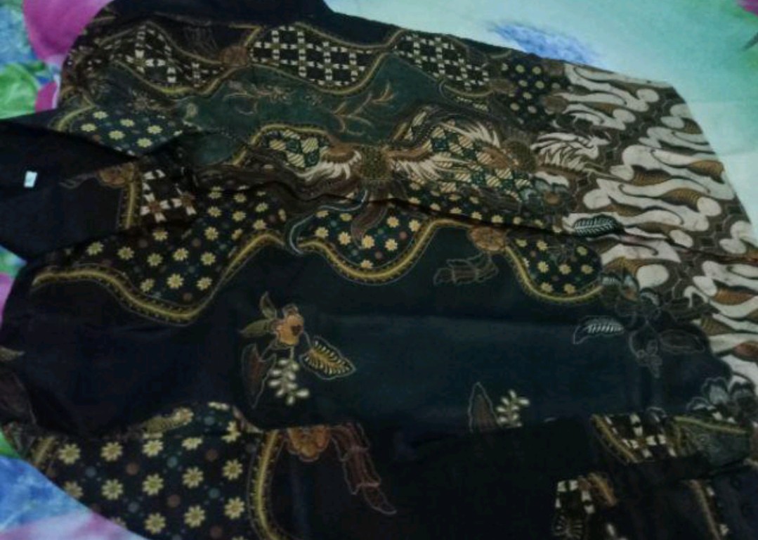 Kemeja Batik Pria Semi Sutra Silky Premium Puring Istimewa