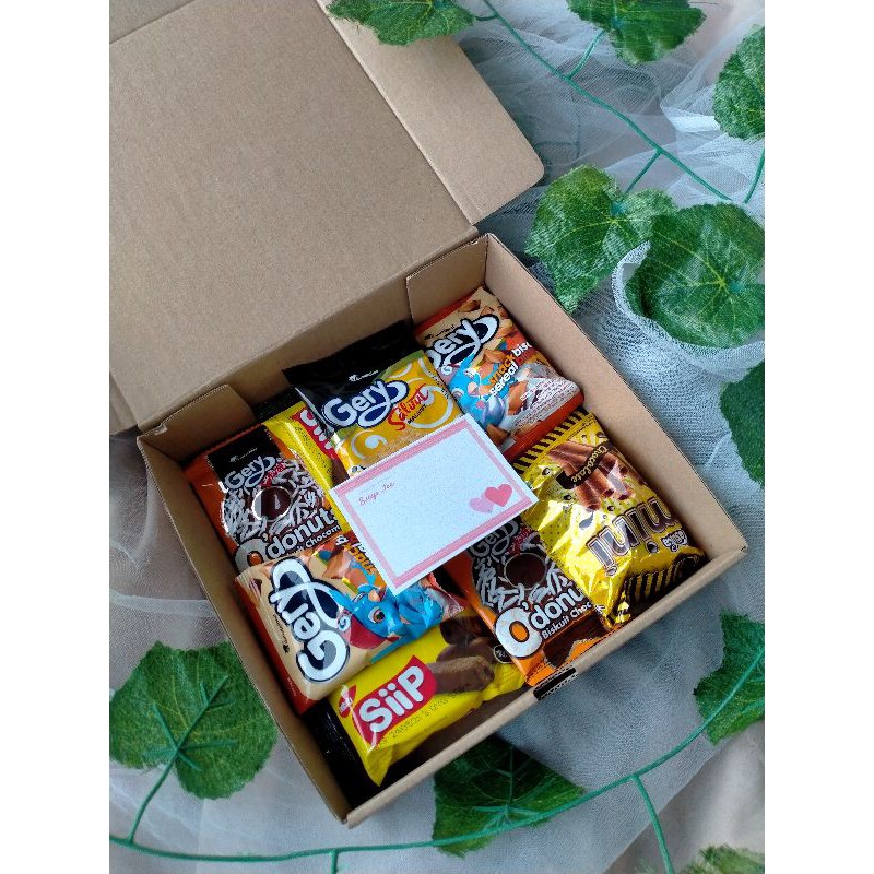 

gift box/ snack box/ gift hampers/ box hampers/ hadiah wisuda/ birthday gift