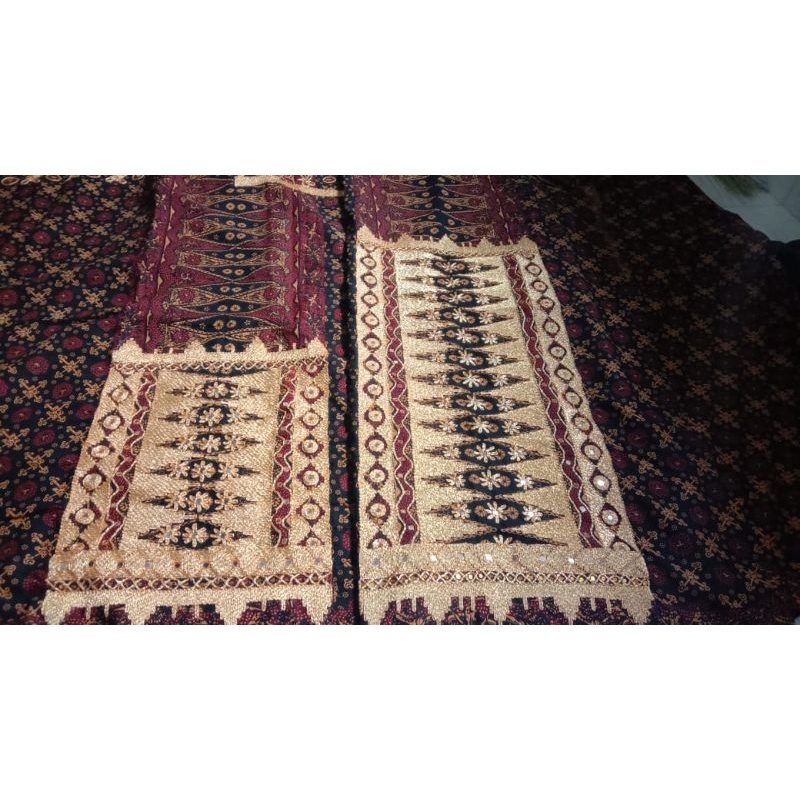 rok lilit tapis Lampung ,bahan batik Lasem palembang