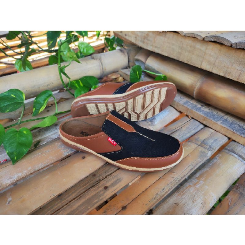 kickers pria / sepatu pria / slop pria / kickers keren masa kini