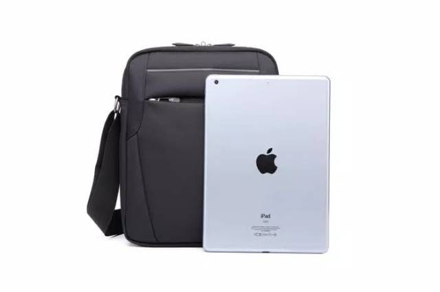 Navy Club Tas Selempang Tablet Ipad Tahan Air 5550 - Hitam