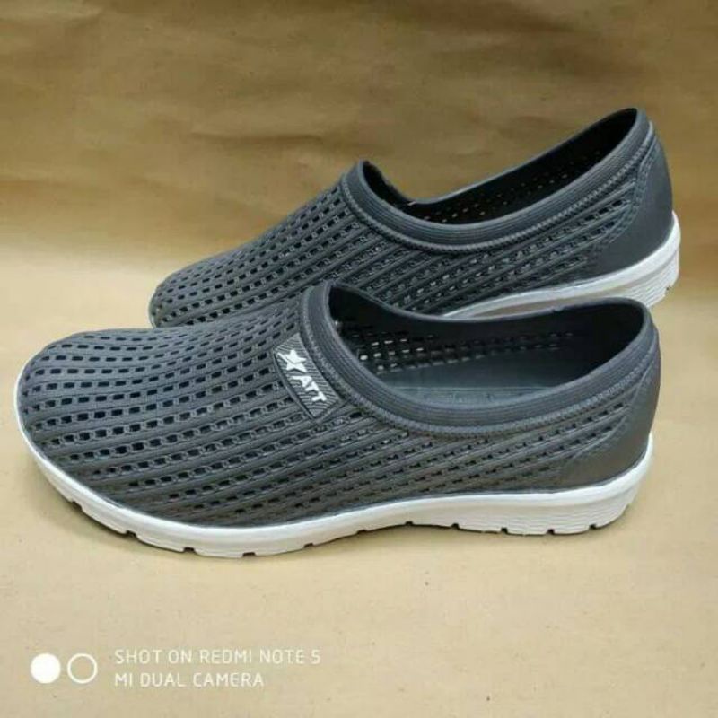 sepatu karet att