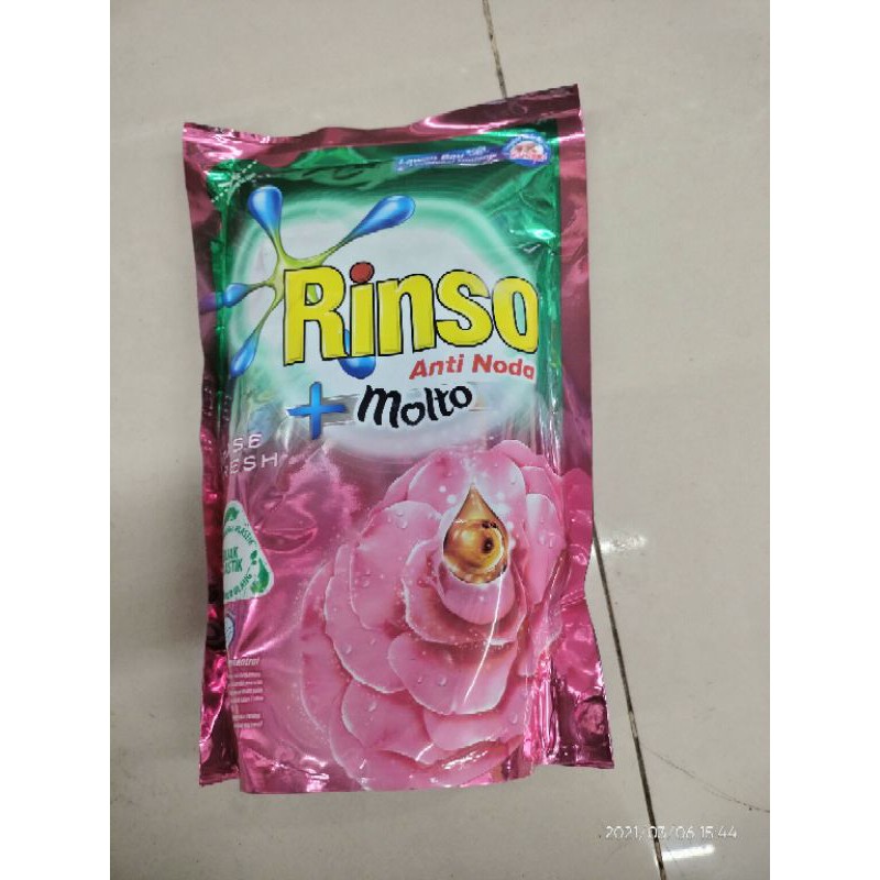 Rinso cair rose fresh 750ml