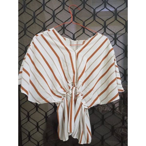 [PRELOVED] Baju Blouse Atasan Model Kelelawar Garis-garis